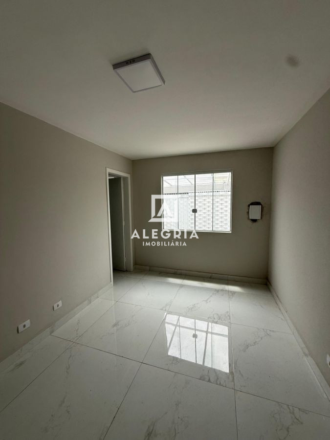 Linda Casa Contendo 04 Dormitórios Sendo 01 Suite com Edicula no Afonso Pena em São José dos Pinhais