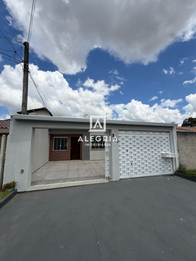 Linda Casa Contendo 04 Dormitórios Sendo 01 Suite com Edicula no Afonso Pena em São José dos Pinhais