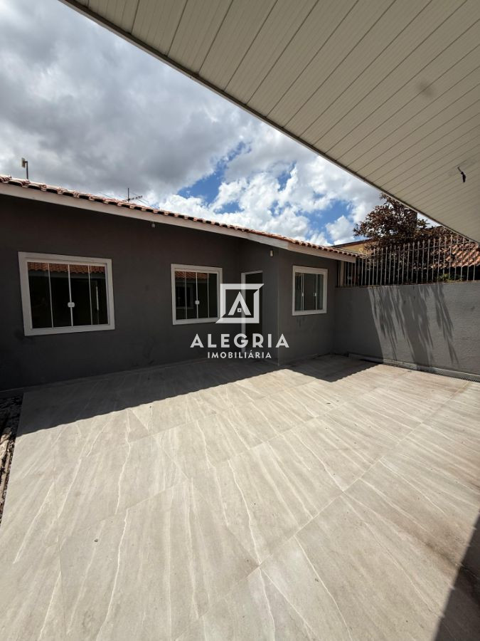 Linda Casa Contendo 04 Dormitórios Sendo 01 Suite com Edicula no Afonso Pena em São José dos Pinhais