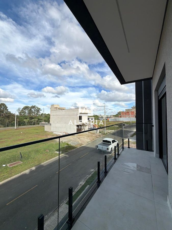 Triplex de Alto Padrão com Terraço Privativo no Bairro Costeira em São José dos Pinhais