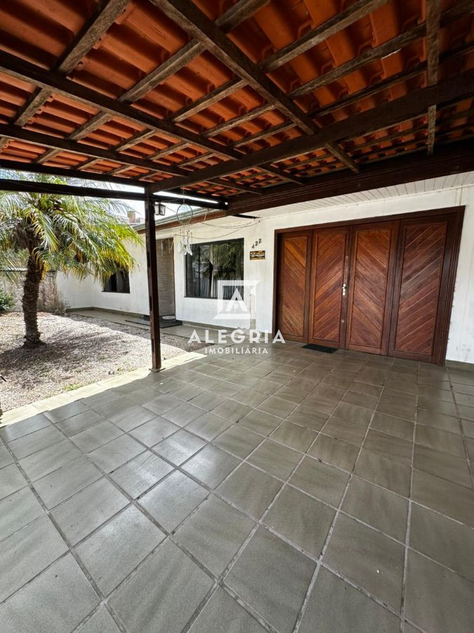 Linda casa 3 Dormitórios sendo uma suíte no bairro Costeira em São José dos Pinhais