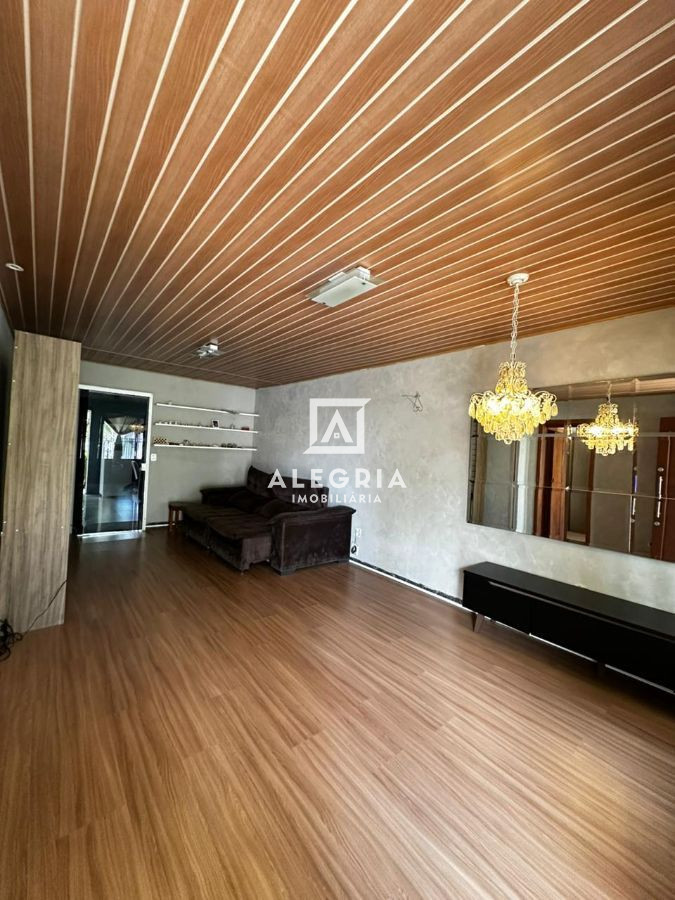 Linda casa 3 Dormitórios sendo uma suíte no bairro Costeira em São José dos Pinhais