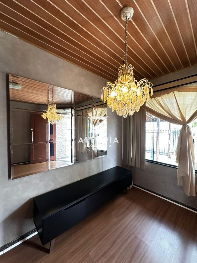 Linda casa 3 Dormitórios sendo uma suíte no bairro Costeira em São José dos Pinhais