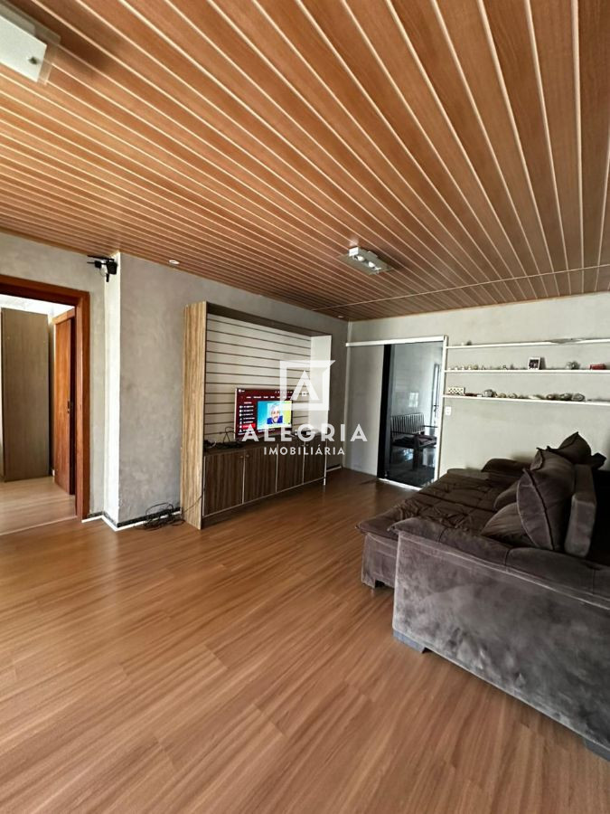 Linda casa 3 Dormitórios sendo uma suíte no bairro Costeira em São José dos Pinhais