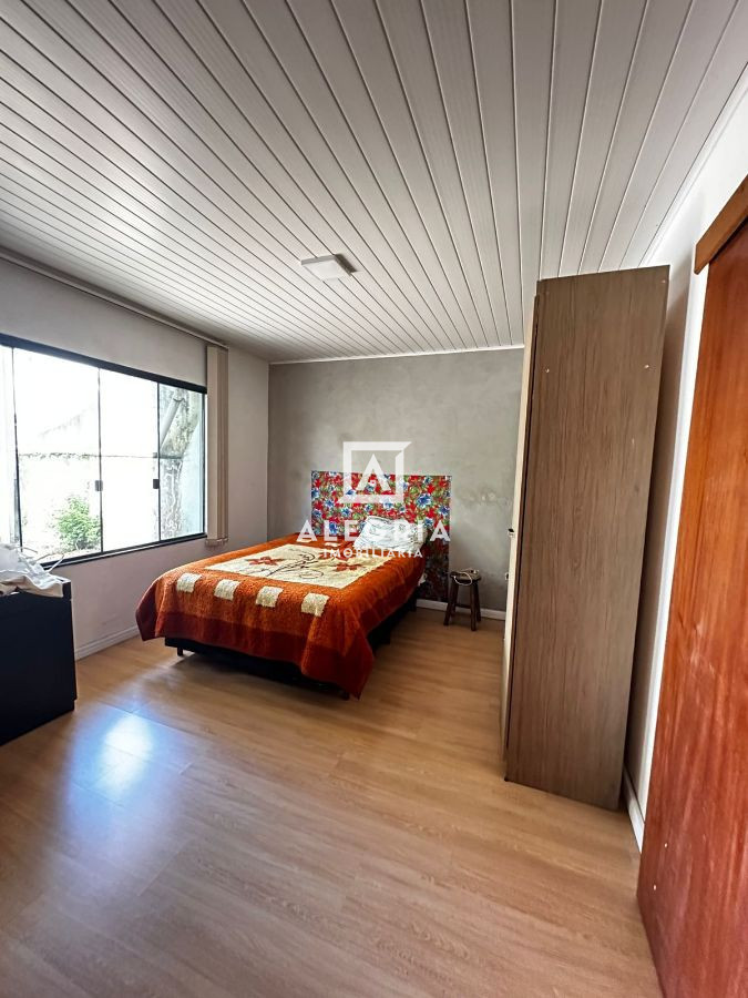 Linda casa 3 Dormitórios sendo uma suíte no bairro Costeira em São José dos Pinhais