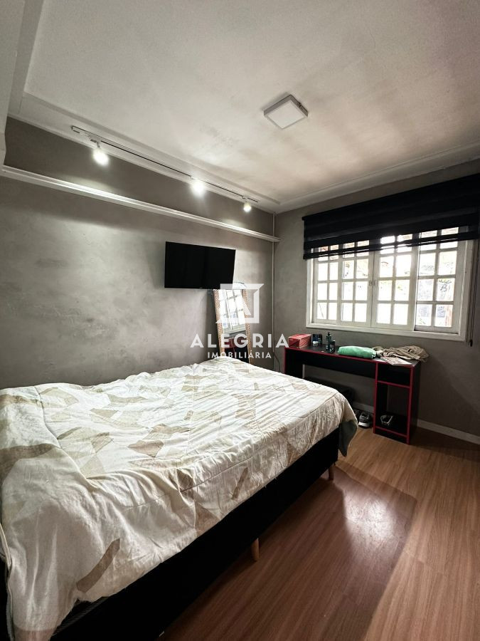 Linda casa 3 Dormitórios sendo uma suíte no bairro Costeira em São José dos Pinhais