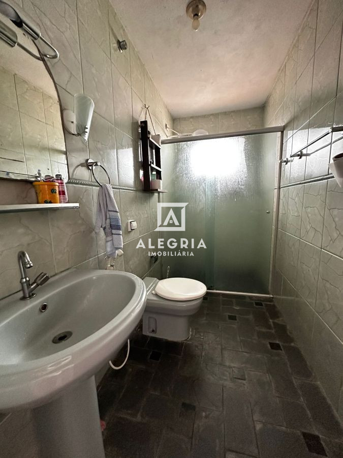 Linda casa 3 Dormitórios sendo uma suíte no bairro Costeira em São José dos Pinhais