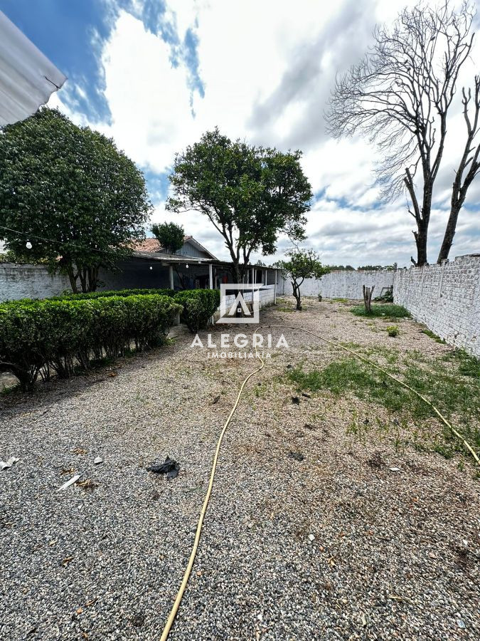 Linda casa 3 Dormitórios sendo uma suíte no bairro Costeira em São José dos Pinhais