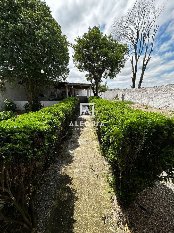 Linda casa 3 Dormitórios sendo uma suíte no bairro Costeira em São José dos Pinhais