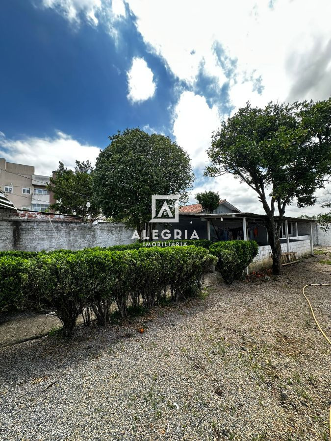 Linda casa 3 Dormitórios sendo uma suíte no bairro Costeira em São José dos Pinhais