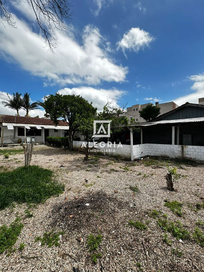 Linda casa 3 Dormitórios sendo uma suíte no bairro Costeira em São José dos Pinhais