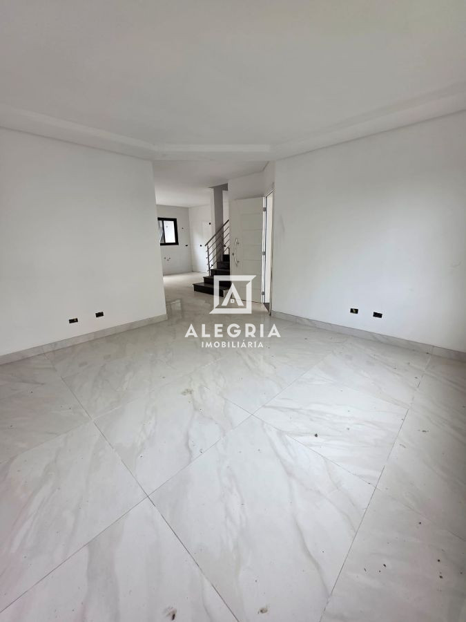 Excelente Triplex 4 Dormitórios Sendo 01 Suíte no Bairro Boneca do Iguaçu em São José dos Pinhais