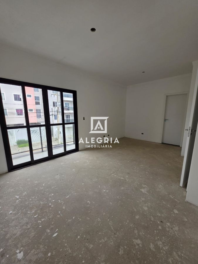 Excelente Triplex 4 Dormitórios Sendo 01 Suíte no Bairro Boneca do Iguaçu em São José dos Pinhais