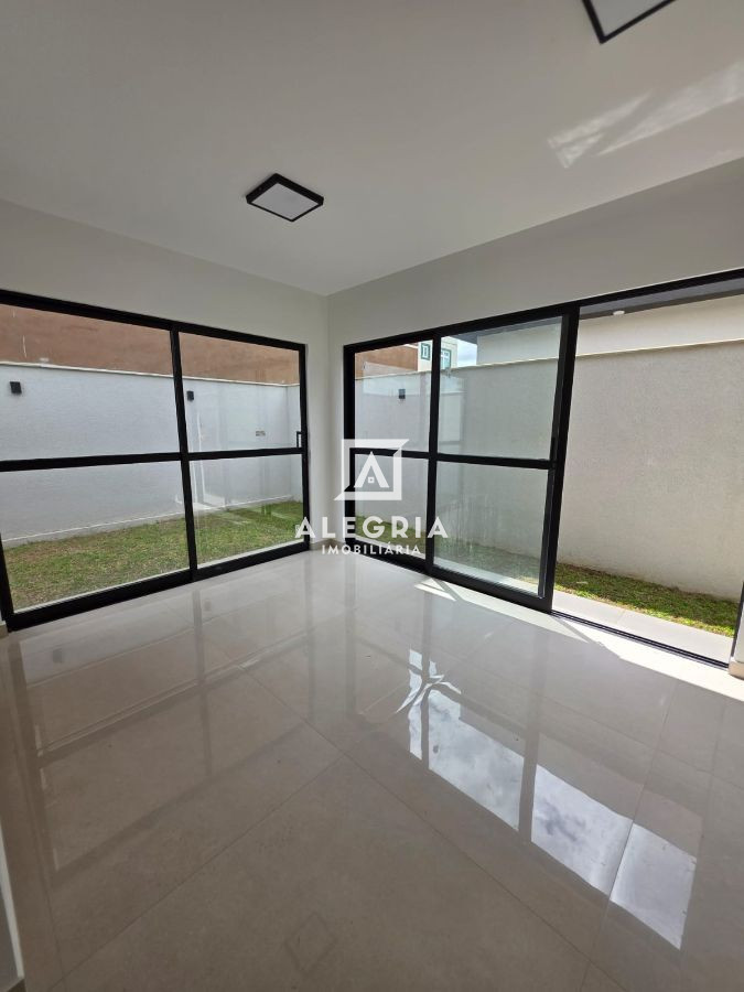 Excelente Residência 03 Dormitórios Sendo 01 Suíte & Edícula com Churrasqueira no Bairro Urano em São José dos Pinhais