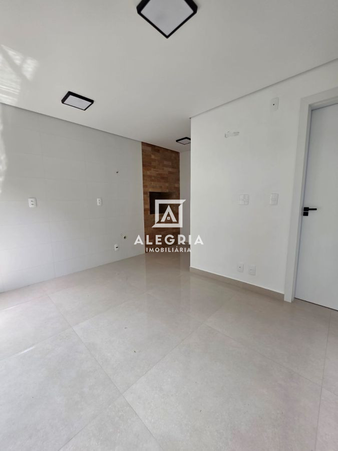 Excelente Residência 03 Dormitórios Sendo 01 Suíte & Edícula com Churrasqueira no Bairro Urano em São José dos Pinhais