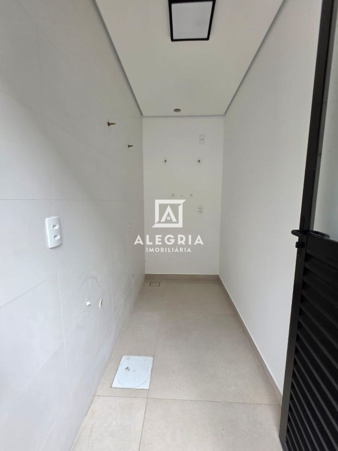 Excelente Residência 03 Dormitórios Sendo 01 Suíte & Edícula com Churrasqueira no Bairro Urano em São José dos Pinhais