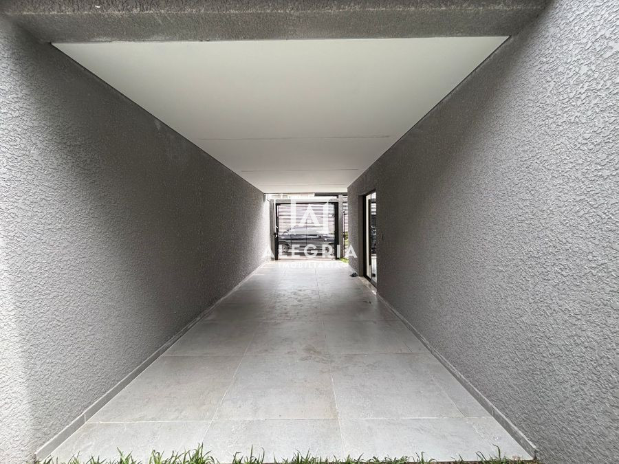 Lindo Sobrado Alto Padrão Contendo 03 Dormitórios Sendo 01 Suite no São Cristovão em São José dos Pinhais