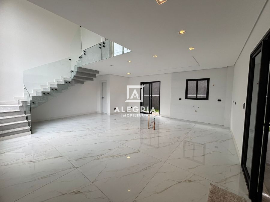 Lindo Sobrado Alto Padrão Contendo 03 Dormitórios Sendo 01 Suite no São Cristovão em São José dos Pinhais