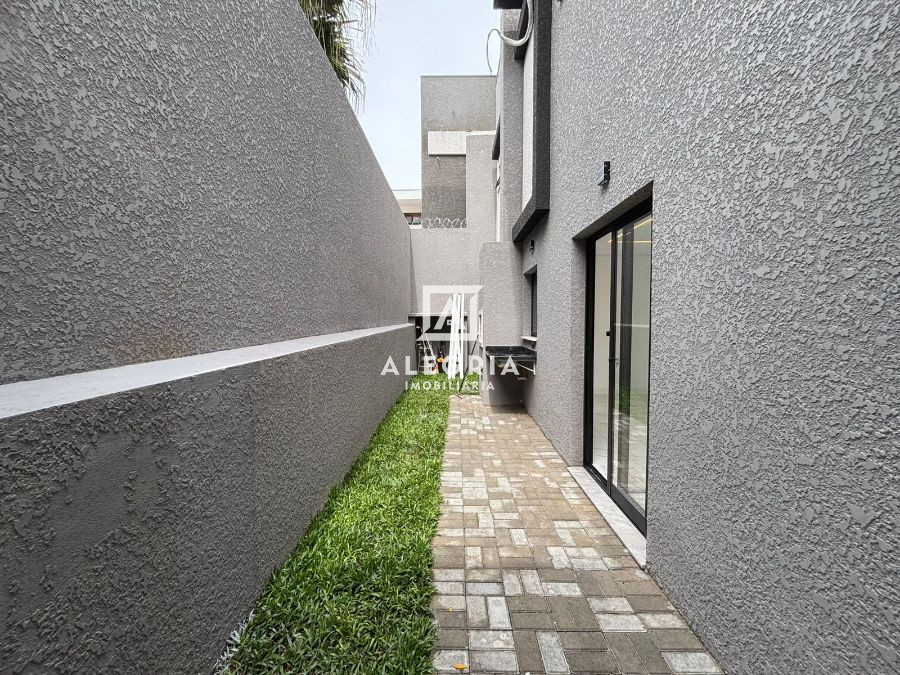 Lindo Sobrado Alto Padrão Contendo 03 Dormitórios Sendo 01 Suite no São Cristovão em São José dos Pinhais