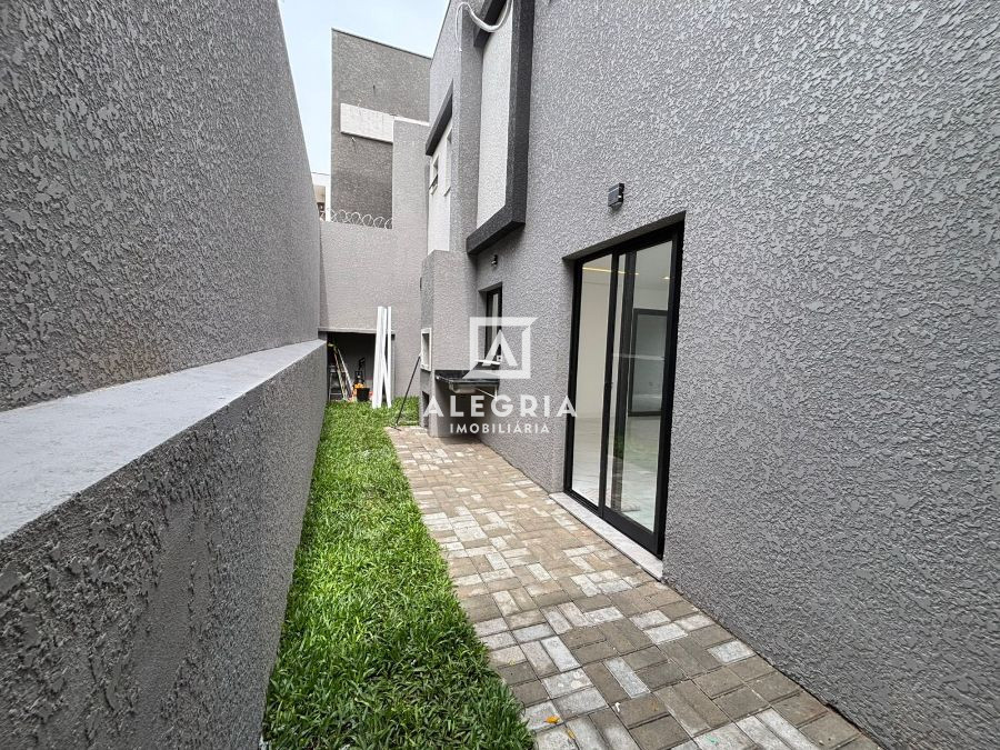 Lindo Sobrado Alto Padrão Contendo 03 Dormitórios Sendo 01 Suite no São Cristovão em São José dos Pinhais