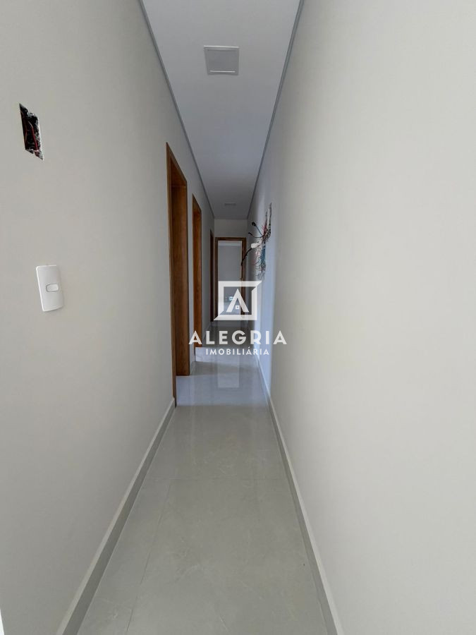 Linda casa 3 Dormitórios sendo 1 suíte no bairro Afonso Pena em São José dos Pinhais