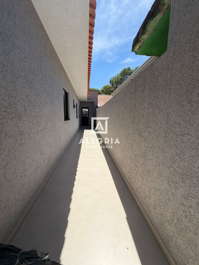 Linda casa 3 Dormitórios sendo 1 suíte no bairro Afonso Pena em São José dos Pinhais