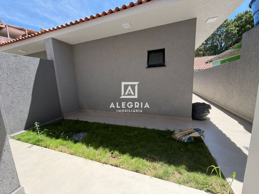 Linda casa 3 Dormitórios sendo 1 suíte no bairro Afonso Pena em São José dos Pinhais