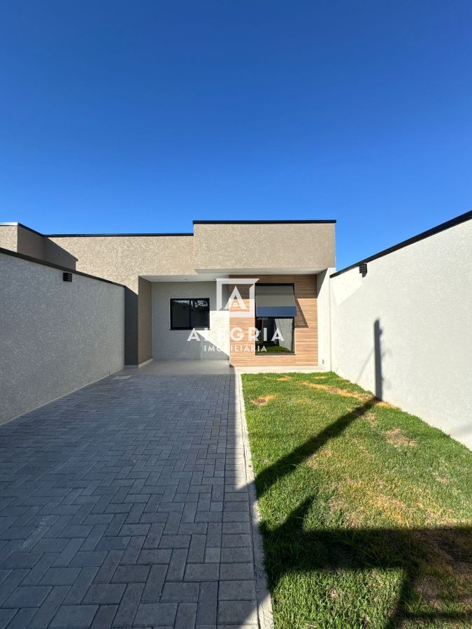 Linda casa com amplo espaço de terreno no Barro Preto em São José dos Pinhais