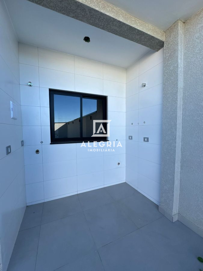 Linda casa com amplo espaço de terreno no Barro Preto em São José dos Pinhais