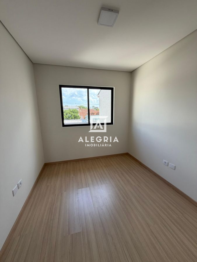 Lindo Sobrado Contendo 03 Dormitórios Sendo 01 Suite com Edicula no Afonso Pena em São José dos Pinhais