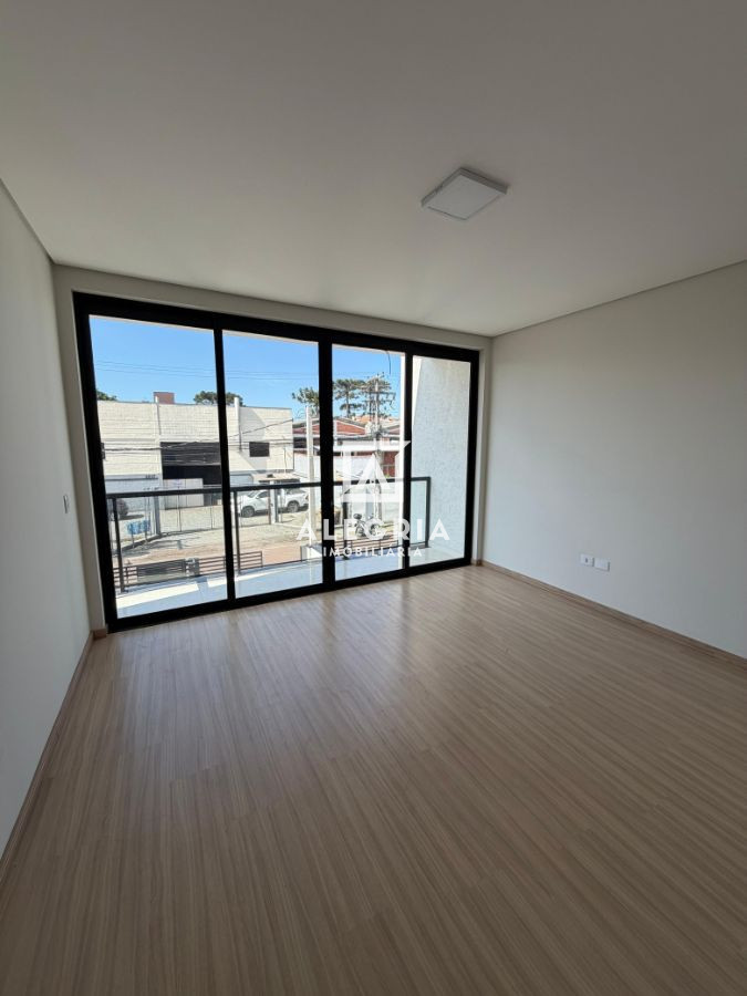 Lindo Sobrado Contendo 03 Dormitórios Sendo 01 Suite com Edicula no Afonso Pena em São José dos Pinhais