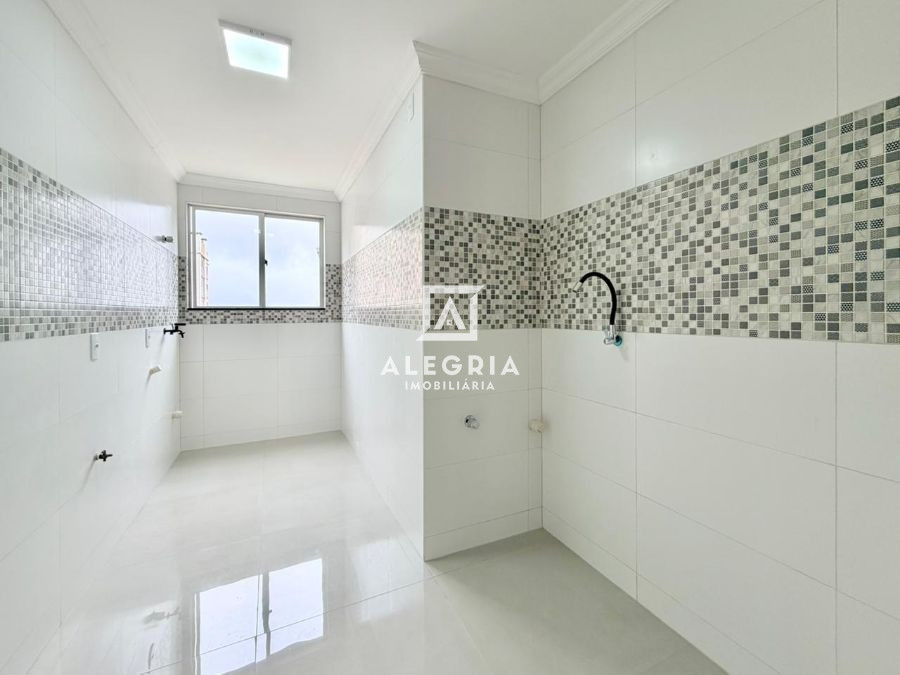 Lindo Apartamento Reformado contendo 02 dormitórios na colonia rio grande em São José dos Pinhais