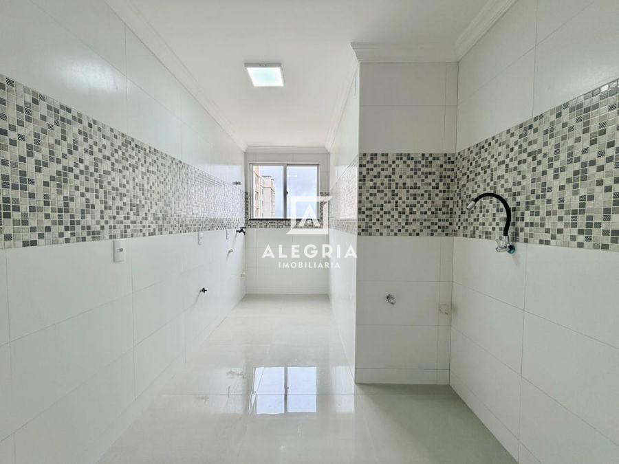 Lindo Apartamento Reformado contendo 02 dormitórios na colonia rio grande em São José dos Pinhais