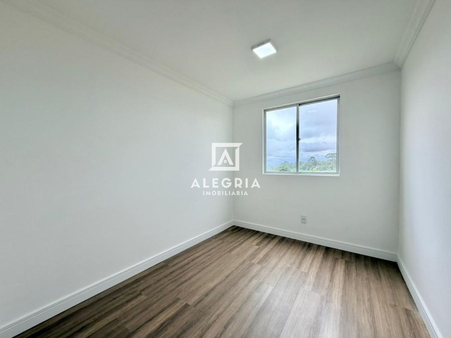 Lindo Apartamento Reformado contendo 02 dormitórios na colonia rio grande em São José dos Pinhais