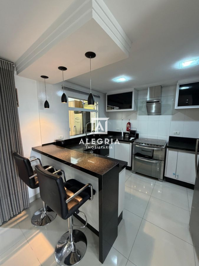 Lindo Sobrado Contendo 03 Dormitórios sendo 01 Suite no Uberaba em Curitiba