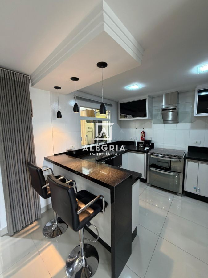 Lindo Sobrado Contendo 03 Dormitórios sendo 01 Suite no Uberaba em Curitiba