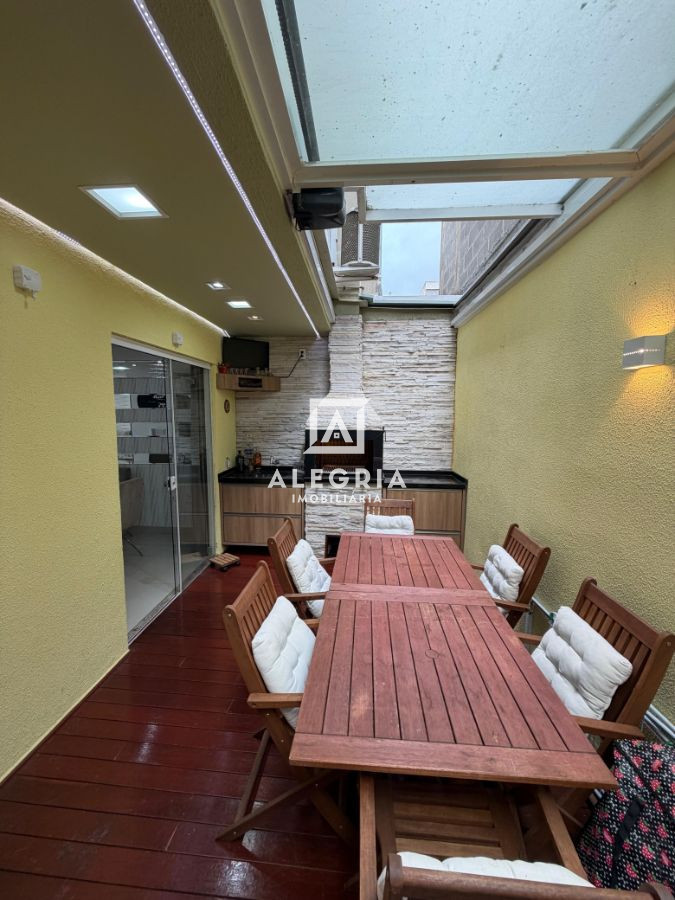 Lindo Sobrado Contendo 03 Dormitórios sendo 01 Suite no Uberaba em Curitiba