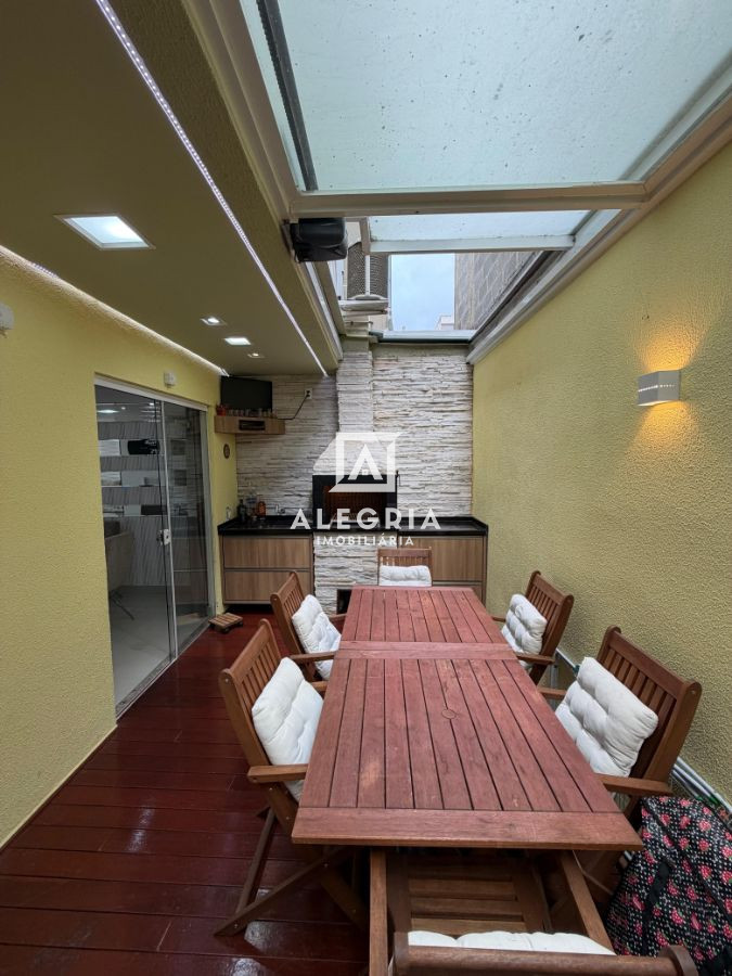 Lindo Sobrado Contendo 03 Dormitórios sendo 01 Suite no Uberaba em Curitiba