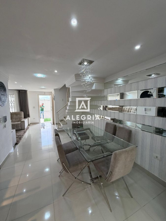 Lindo Sobrado Contendo 03 Dormitórios sendo 01 Suite no Uberaba em Curitiba