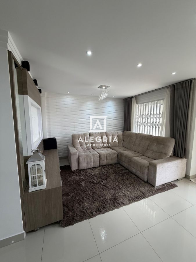 Lindo Sobrado Contendo 03 Dormitórios sendo 01 Suite no Uberaba em Curitiba