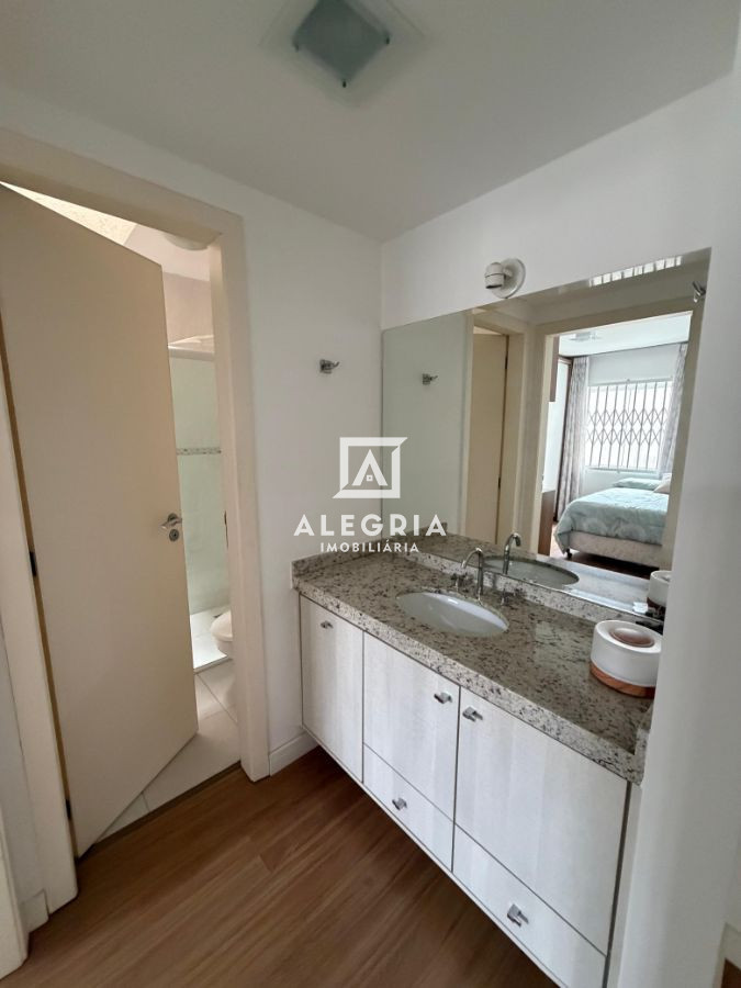 Lindo Sobrado Contendo 03 Dormitórios sendo 01 Suite no Uberaba em Curitiba