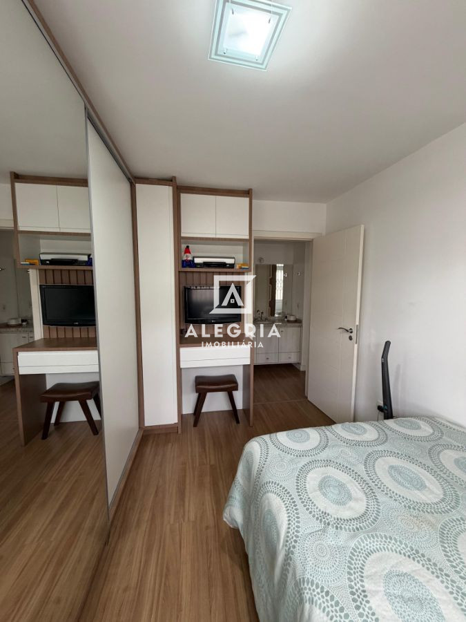 Lindo Sobrado Contendo 03 Dormitórios sendo 01 Suite no Uberaba em Curitiba