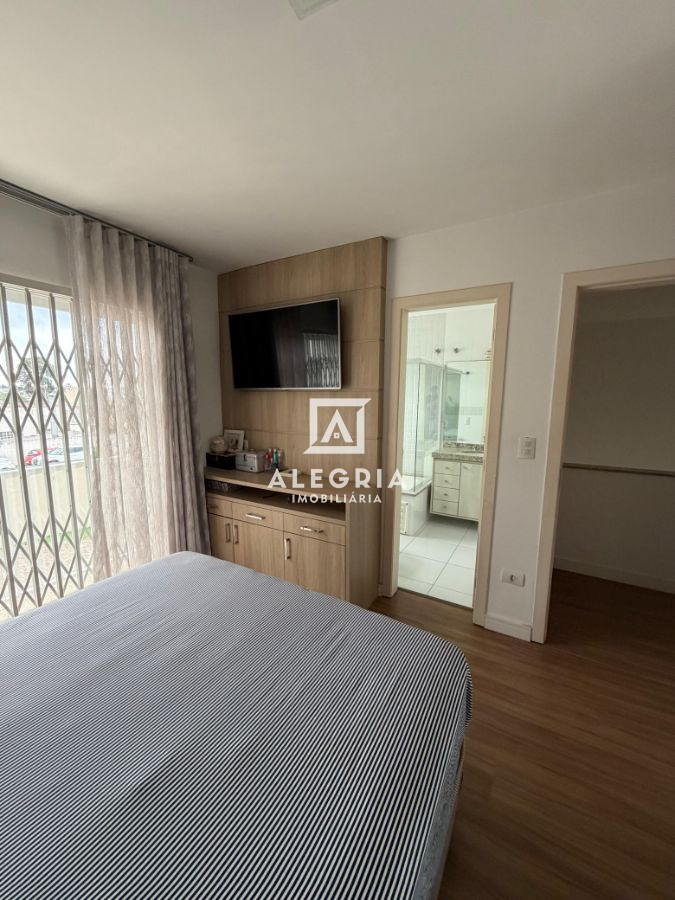 Lindo Sobrado Contendo 03 Dormitórios sendo 01 Suite no Uberaba em Curitiba