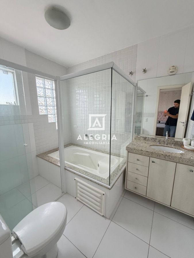 Lindo Sobrado Contendo 03 Dormitórios sendo 01 Suite no Uberaba em Curitiba