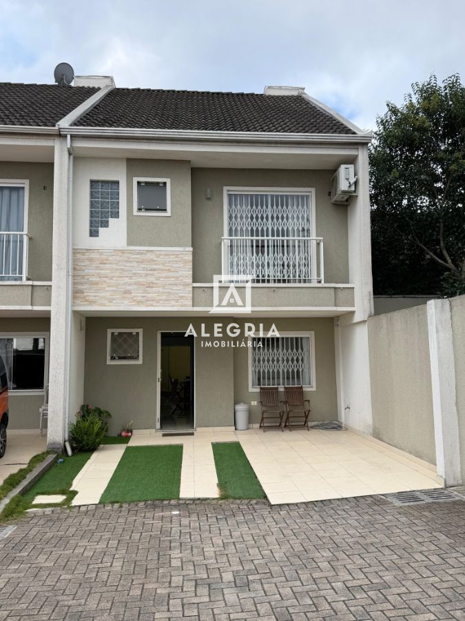 Lindo Sobrado Contendo 03 Dormitórios sendo 01 Suite no Uberaba em Curitiba