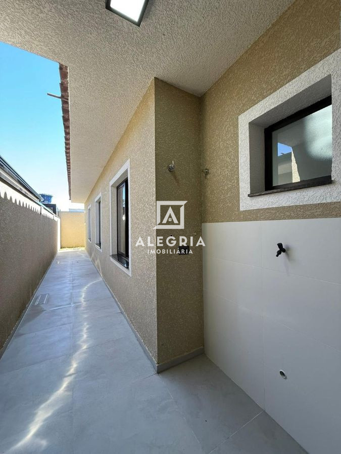 Linda Casa Contendo 03 Dormitórios Sendo 01 Suite na Cidade Jardim em São José dos Pinhais