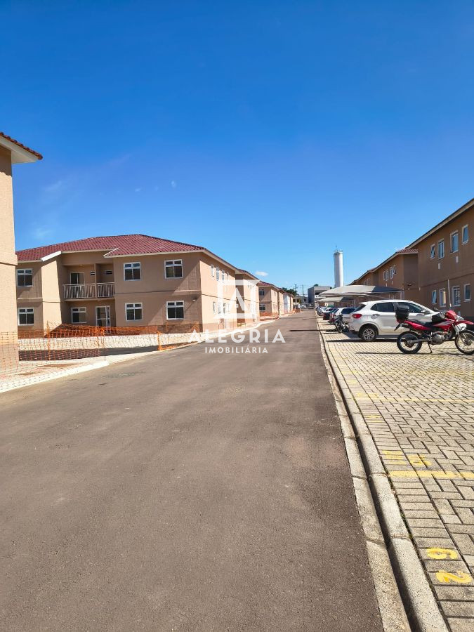 Apartamento no bairro Campo Largo da Roseira em São José dos Pinhais