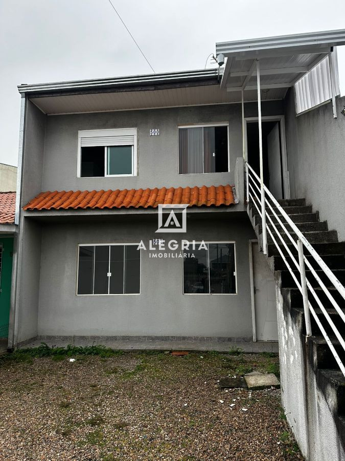 Casa sobreposta 2 dormitórios no bairro Quississana em São José dos Pinhais