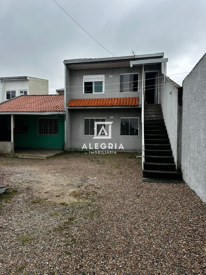 Casa sobreposta 2 dormitórios no bairro Quississana em São José dos Pinhais