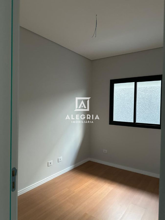 Linda Casa Contendo 03 Dormitórios Sendo 01 Suite no Jardim Cruzeiro em São José dos Pinhais